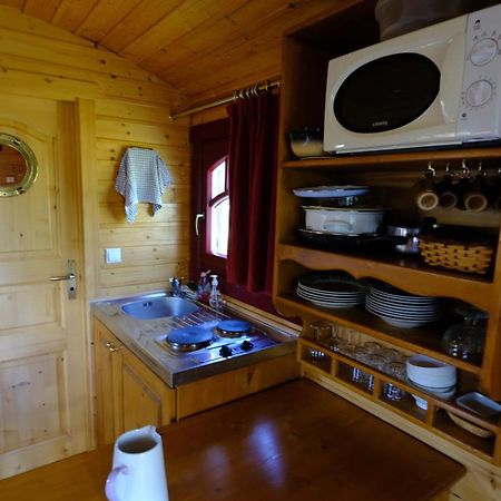 Les Roulottes De La Ferme Des Chanaux Saint-Julien-d'Ance Bagian luar foto