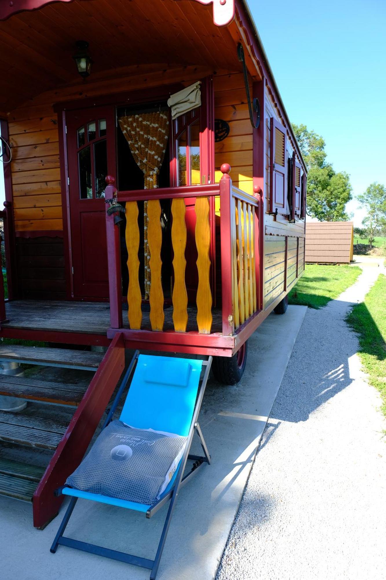 Les Roulottes De La Ferme Des Chanaux Saint-Julien-d'Ance Bagian luar foto